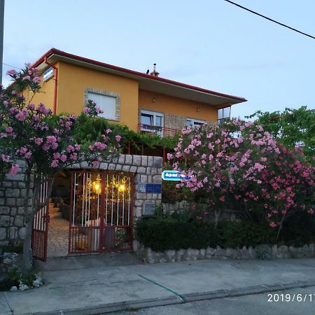 Apartments Maricic 200 Meters From The Beach 诺维·维诺多尔斯基 外观 照片