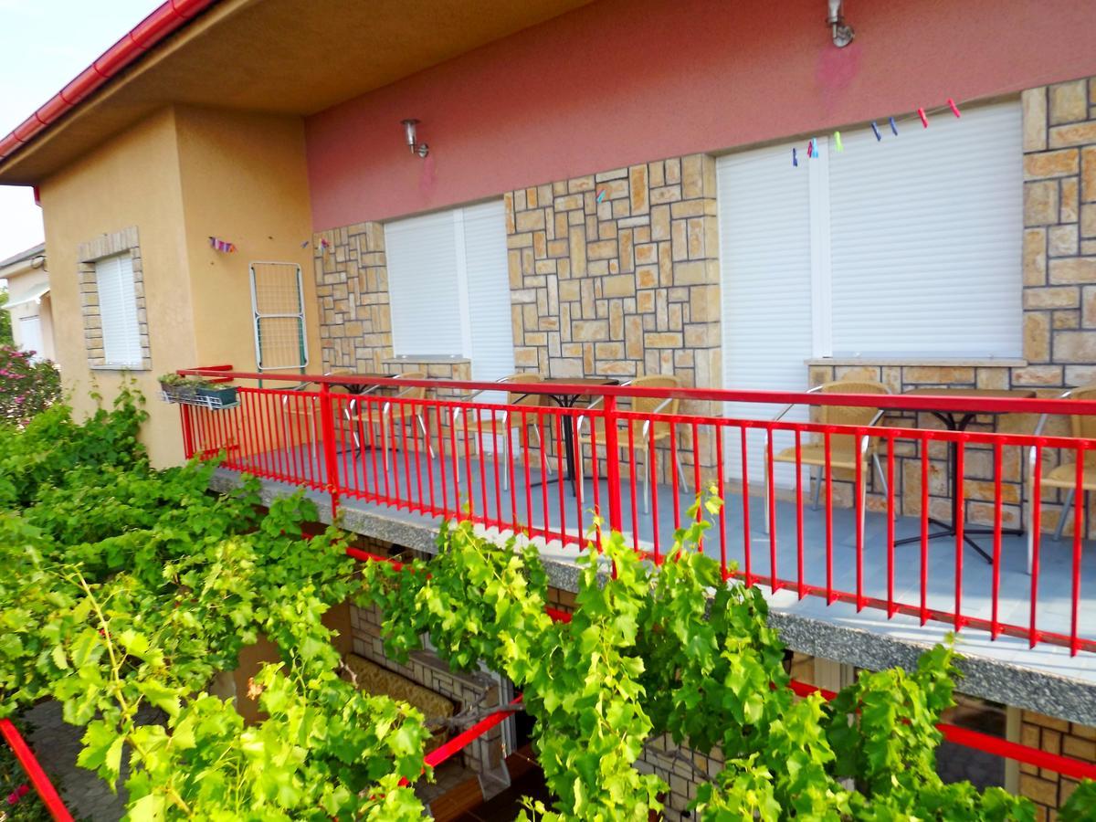 Apartments Maricic 200 Meters From The Beach 诺维·维诺多尔斯基 外观 照片